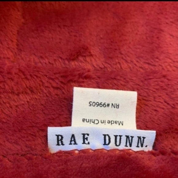 NWT‼️RARE‼️Rae Dunn Christmas/Red Merry & Bright Patch Plush Throw/Blanket 50x60 - Picture 4 of 5